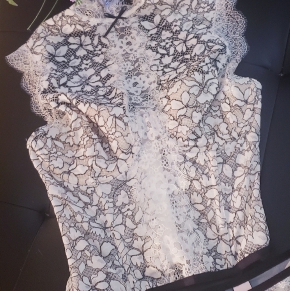 NWT WHITE VICTORIAN LACE BRA AND PANTIE SET - Picture 3 of 6